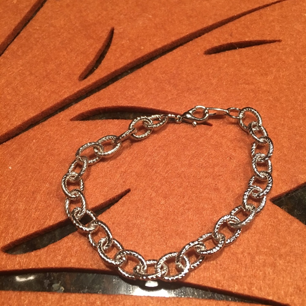 NWT Textured charm bracelet.